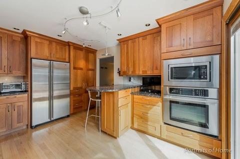 1406 Daly Rd, Wheaton, IL 60187 photo 3
