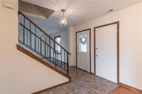 2449 Hedge Row Dr, Aurora, IL 60502 photo 4