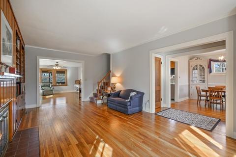 928 N Cross St, Wheaton, IL 60187 photo 3