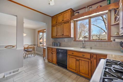 928 N Cross St, Wheaton, IL 60187 photo 5