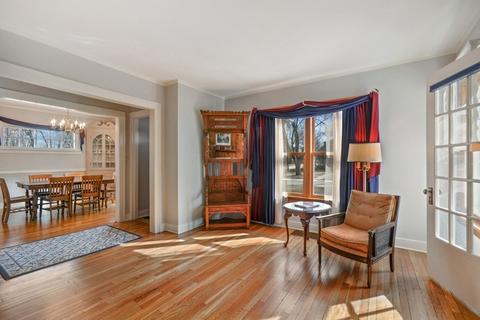 928 N Cross St, Wheaton, IL 60187 photo 4