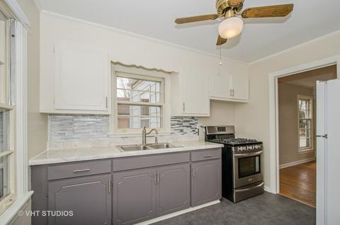 1055 Webster Ln, Des Plaines, IL 60016 photo 3