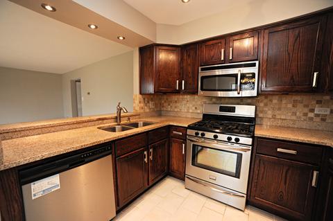 4584 Topaz Dr, Hoffman Estates, IL 60192 photo 3