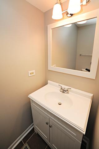 4584 Topaz Dr, Hoffman Estates, IL 60192 photo 8