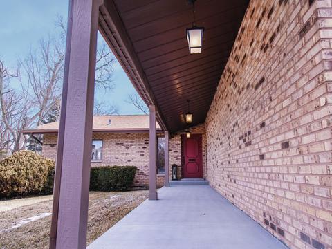 1404 N Millstream Dr, Mchenry, IL 60050 photo 2