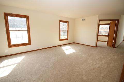 222 Hampton St, Cary, IL 60013 photo 4