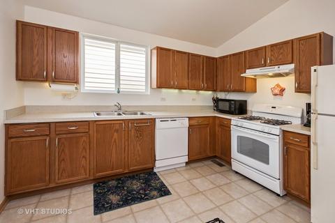 1694 Maple Park Ln, Aurora, IL 60504 photo 4