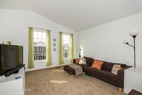 1694 Maple Park Ln, Aurora, IL 60504 photo 2