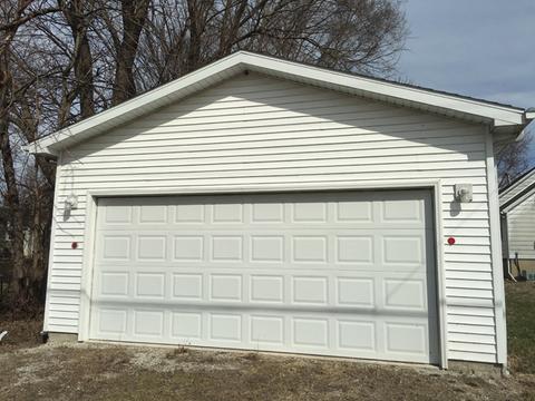 223 E Devlin St, Spring Valley, IL 61362 photo 2