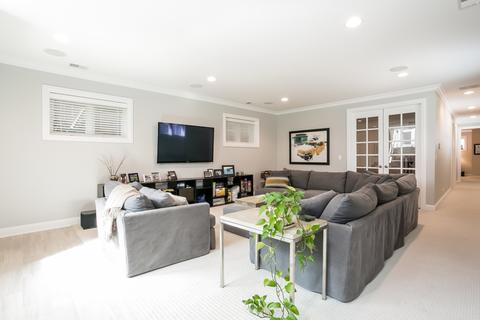 2101 W Belle Plaine Ave, Chicago, IL 60618 photo 32