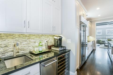 2101 W Belle Plaine Ave, Chicago, IL 60618 photo 8