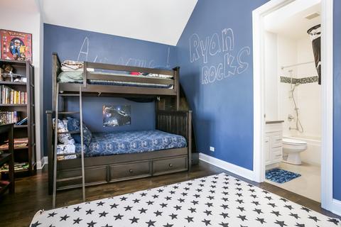 2101 W Belle Plaine Ave, Chicago, IL 60618 photo 28