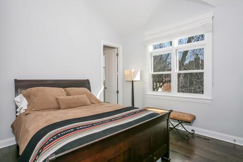 2101 W Belle Plaine Ave, Chicago, IL 60618 photo 25