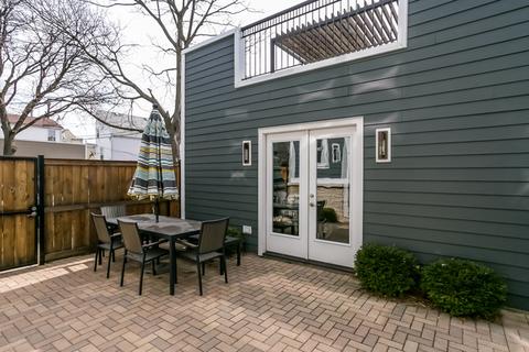 2101 W Belle Plaine Ave, Chicago, IL 60618 photo 39