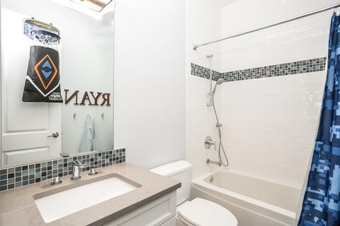 2101 W Belle Plaine Ave, Chicago, IL 60618 photo 29