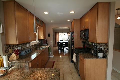 530 Denoyer Trl, Wheeling, IL 60090 photo 2
