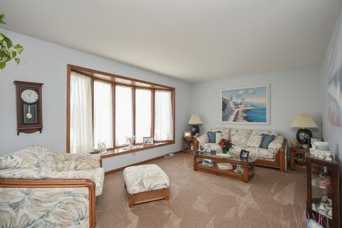 1505 Oakleaf Dr, Johnsburg, IL 60051 photo 2
