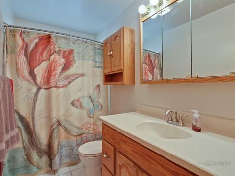 1057 Kenilworth Dr, Wheeling, IL 60090 photo 16