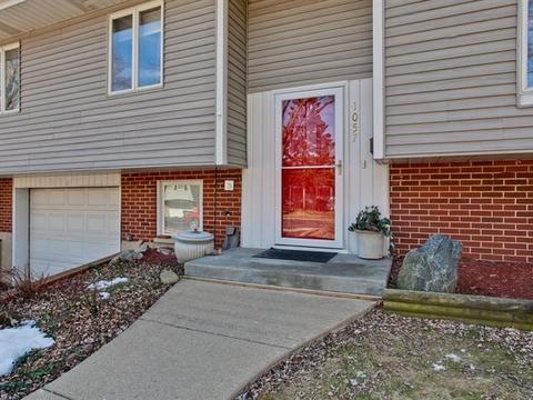 1057 Kenilworth Dr, Wheeling, IL 60090 photo 2
