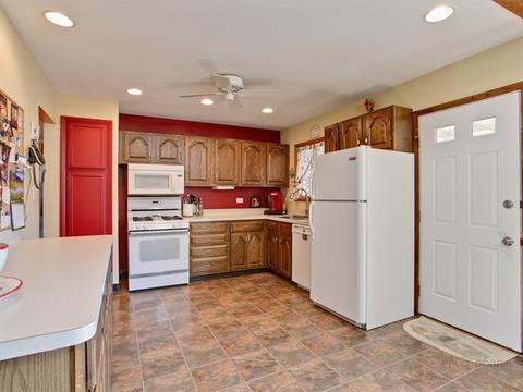 1057 Kenilworth Dr, Wheeling, IL 60090 photo 6