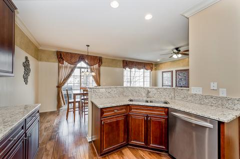 142 Bennett Dr, Carol Stream, IL 60188 photo 6