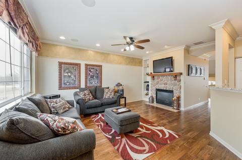 142 Bennett Dr, Carol Stream, IL 60188 photo 4