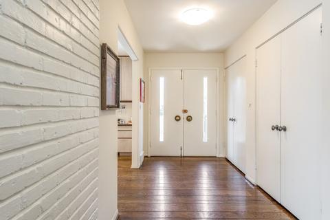 831 Oak Dr, Glencoe, IL 60022 photo 2