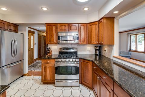 1546 Huntleigh Dr, Wheaton, IL 60189 photo 9