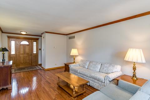 1546 Huntleigh Dr, Wheaton, IL 60189 photo 3