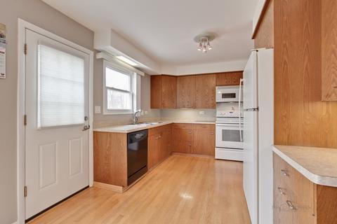 605 Cordial Dr, Des Plaines, IL 60018 photo 9