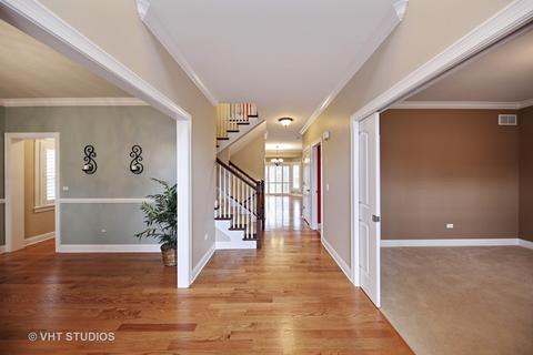 2034 Windham Cir, Wheaton, IL 60187 photo 3