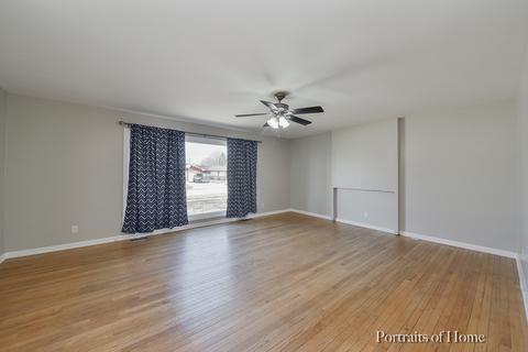 1876 Robert Ct, Aurora, IL 60506 photo 2