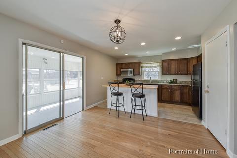 1876 Robert Ct, Aurora, IL 60506 photo 3