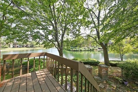 17 Windward Cir, Willowbrook, IL 60527 photo 2