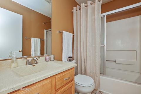 2341 Nantucket Ln, Elgin, IL 60123 photo 13
