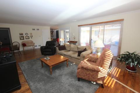 5 Hampton On Auburn Dr, Rolling Meadows, IL 60008 photo 4