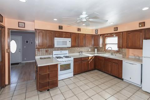 177 E Walnut Ave, Des Plaines, IL 60016 photo 7