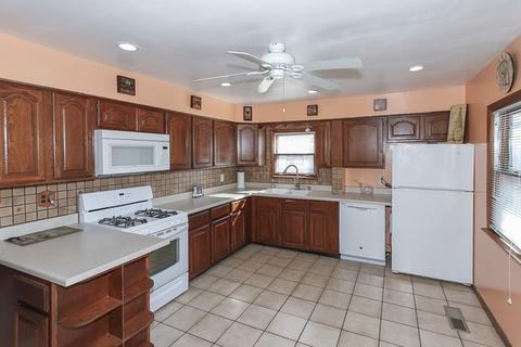 177 E Walnut Ave, Des Plaines, IL 60016 photo 6