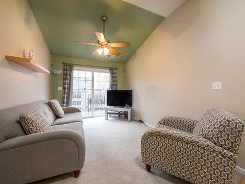 2214 Scott Ln, Aurora, IL 60502 photo 4