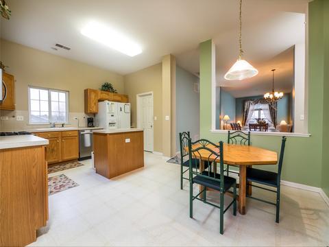 2214 Scott Ln, Aurora, IL 60502 photo 6