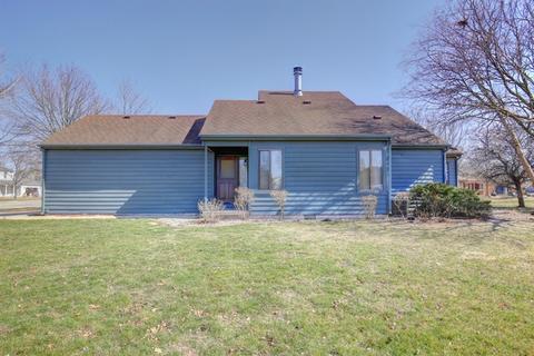 1609 Devonshire Dr, Champaign, IL 61821 photo 2