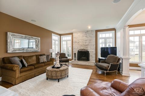 3352 White Eagle Dr, Naperville, IL 60564 photo 9