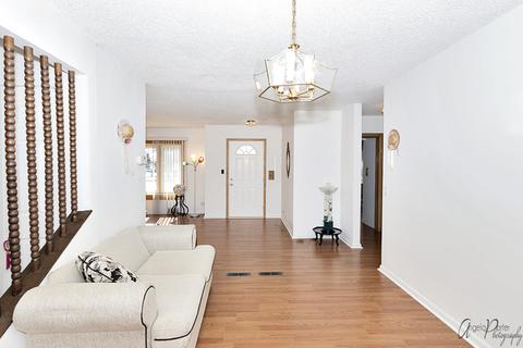 586 E Golf Rd, Des Plaines, IL 60016 photo 8