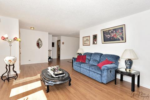586 E Golf Rd, Des Plaines, IL 60016 photo 6
