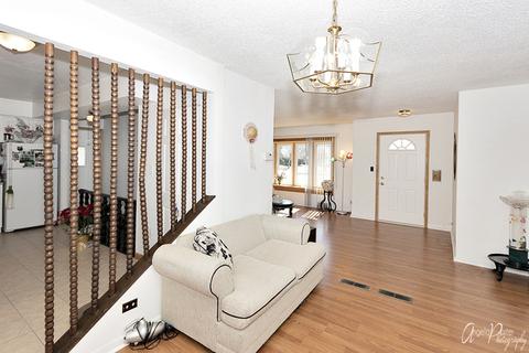 586 E Golf Rd, Des Plaines, IL 60016 photo 7