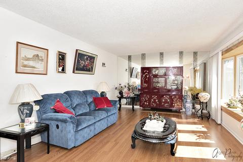 586 E Golf Rd, Des Plaines, IL 60016 photo 4