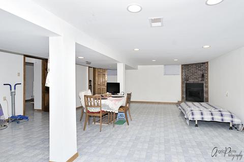586 E Golf Rd, Des Plaines, IL 60016 photo 21
