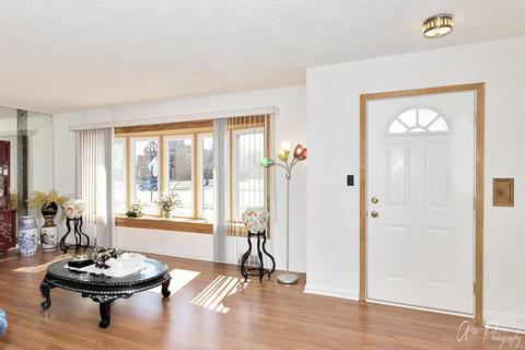 586 E Golf Rd, Des Plaines, IL 60016 photo 3