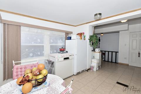 586 E Golf Rd, Des Plaines, IL 60016 photo 13