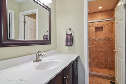 913 Wheaton Oaks Dr, Wheaton, IL 60187 photo 10
